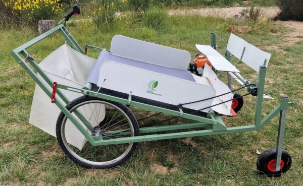 Machine pour récolter les épinards, la menthe